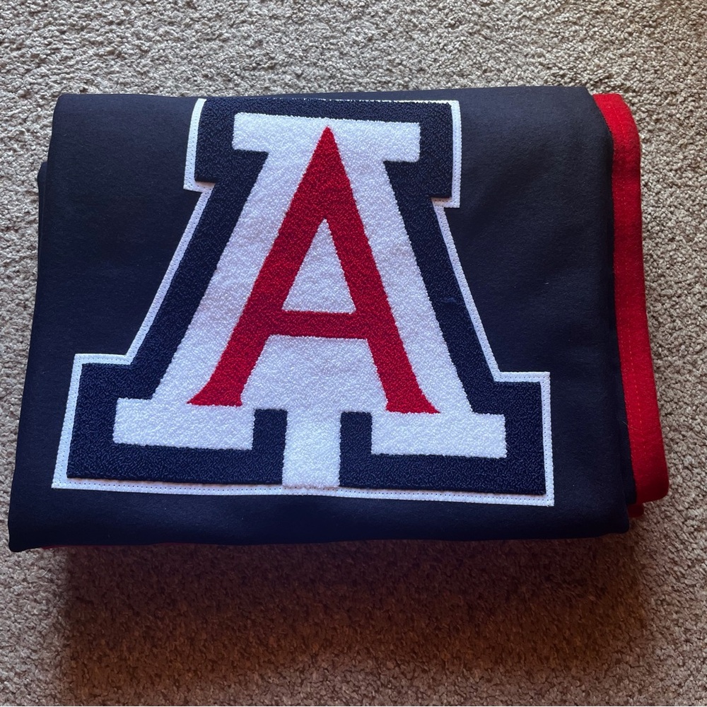 Arizona Wildcats Red & Navy Logo Stadium Blanket - University of Arizona